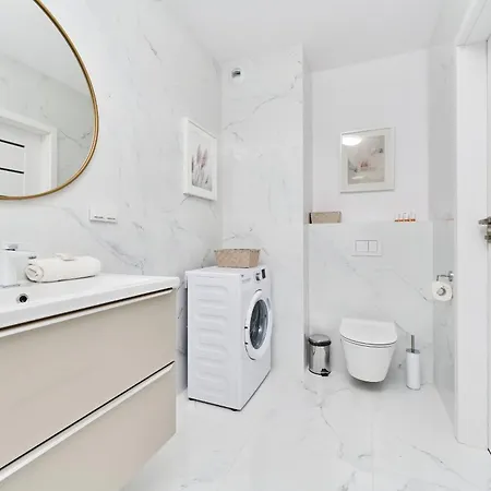 Prestige Gwiazdzista With Free Garage In By Renters Vratislav