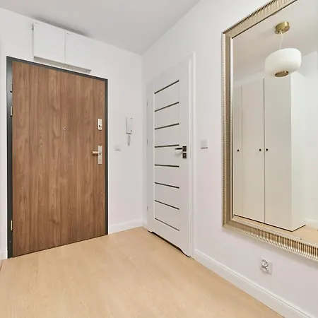Prestige Gwiazdzista With Free Garage In By Renters Apartmán *