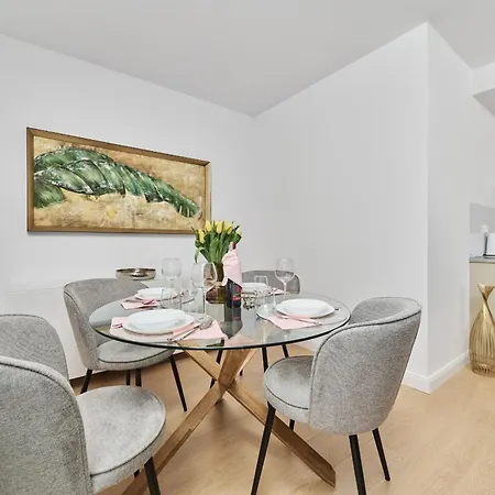 Prestige Gwiazdzista With Free Garage In By Renters Apartmán *