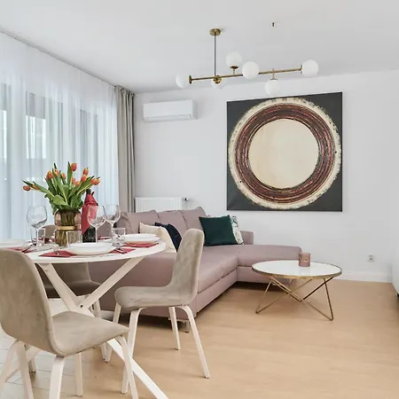 Prestige Gwiazdzista With Free Garage In By Renters Apartmán *