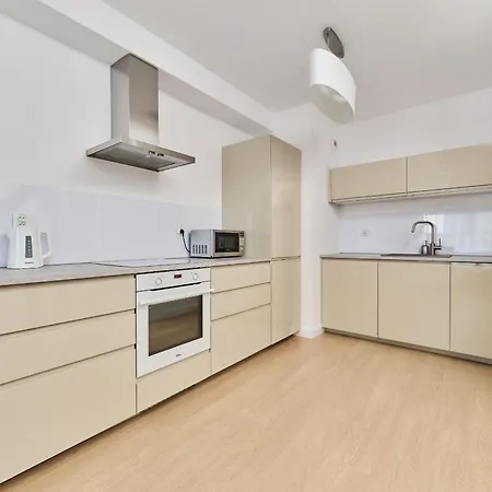 Prestige Gwiazdzista With Free Garage In By Renters *