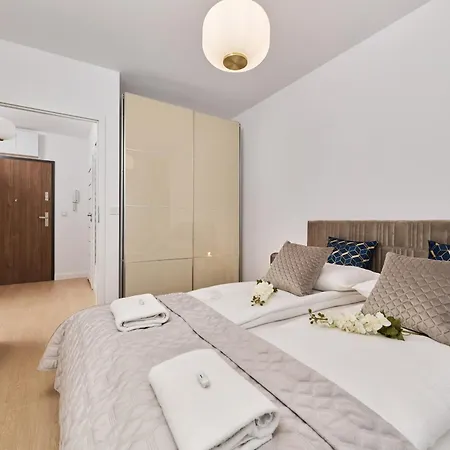 Prestige Gwiazdzista With Free Garage In By Renters Wroclaw